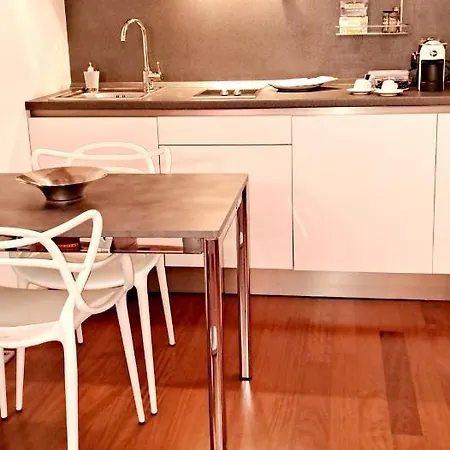 Apartment Casa Di Giulia: Rustic Charm With Pool And Park Views Serravalle d'Asti